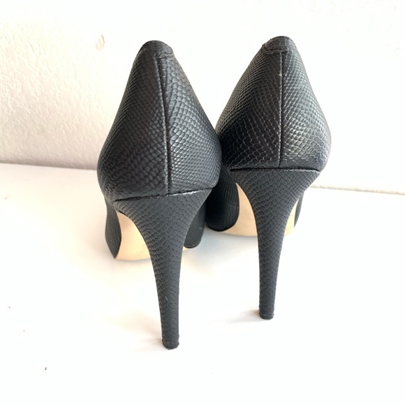 BCBG Platform Heels 377 - Picture 4 of 8